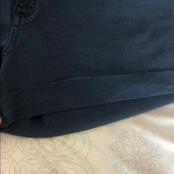 Cuffed shorts - Picture 4 of 5